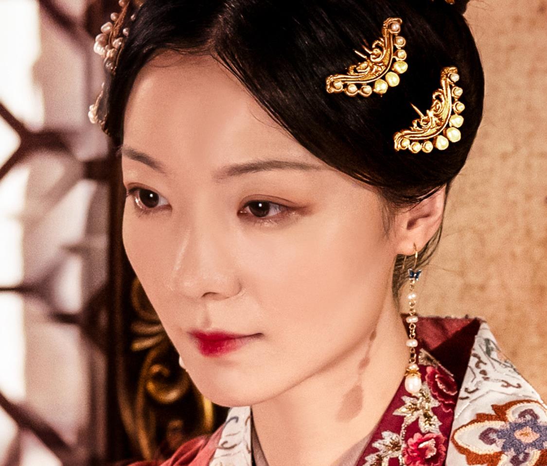 那边莫名其妙刘娥孩子没了(不是男主的孩子),抱着王妃(齐溪饰)的孩子