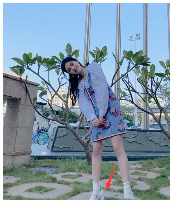 有一种小脚叫鞠婧祎的小脚穿袖珍鞋看清脚后跟我懵了