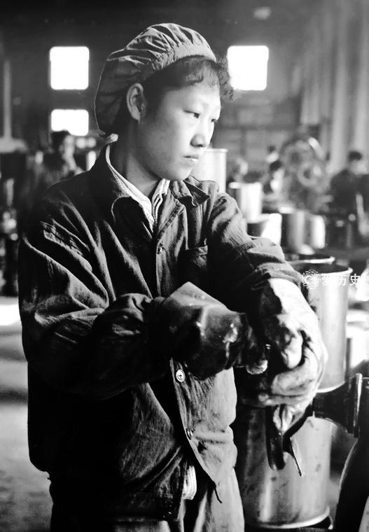 七十年代国营女工的芳华照片一代人容颜老去的背后写满浮沉