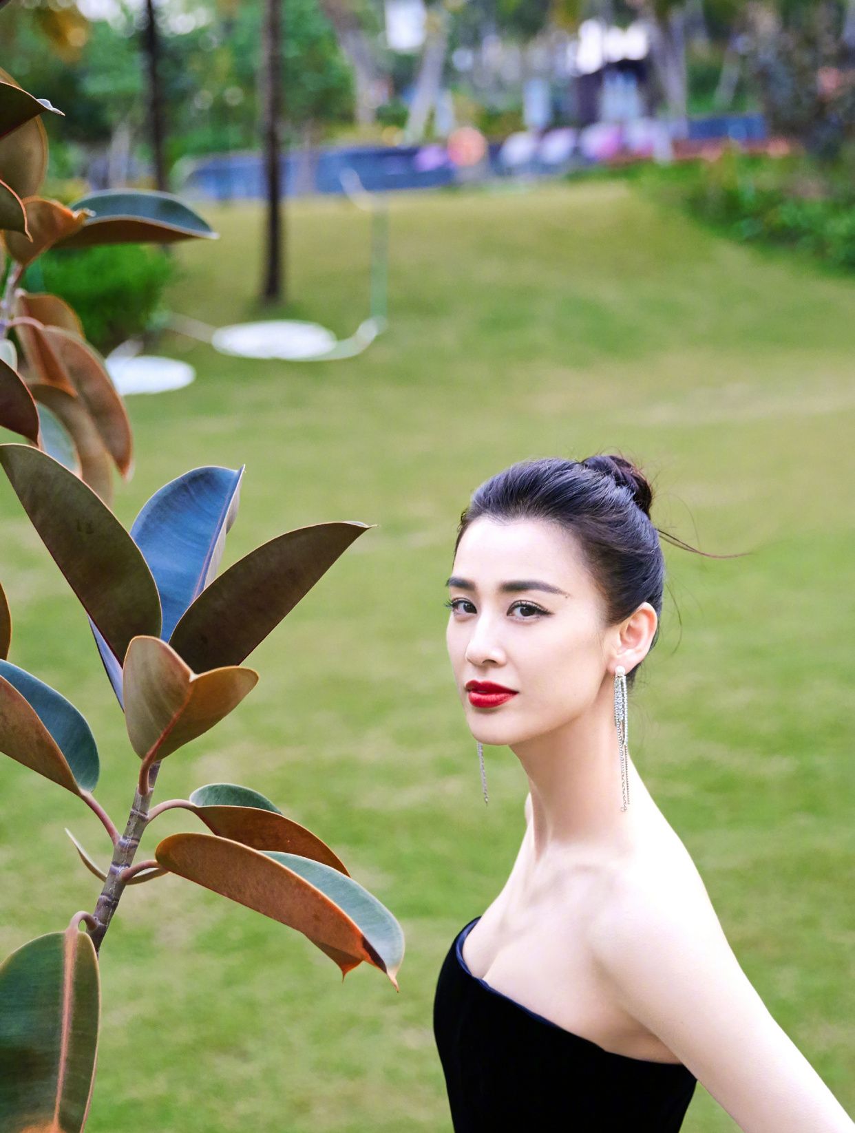 杨子一年给黄圣依上亿生活费,她却不甘心出来接戏,土匪角色雷人__财经