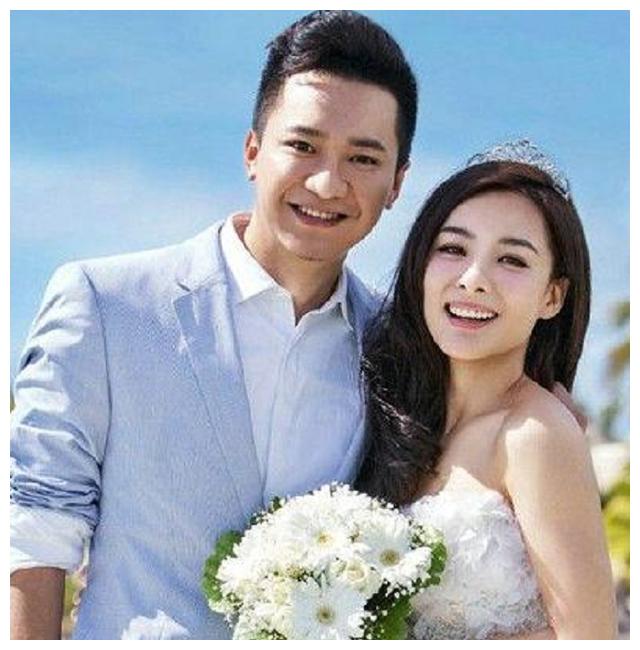奥运冠军刘璇罕露面,肚大如箩做产检,富二代老公手插口袋太悠闲