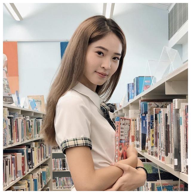 杨嘉欣尹国驹是她姥爷在无线跑龙套21岁生子享平淡生活