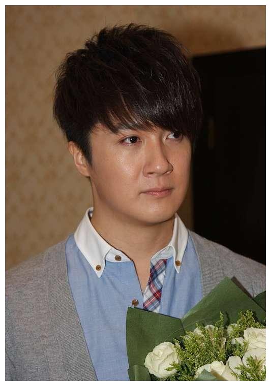 他为父还债进入娱乐圈,曾因姚笛妈妈嫌穷而被抛弃,如今身家上亿|迟帅