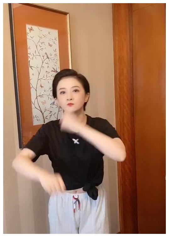 40岁金铭近照曝光眼袋明显憔悴显老网友小婉君变大妈