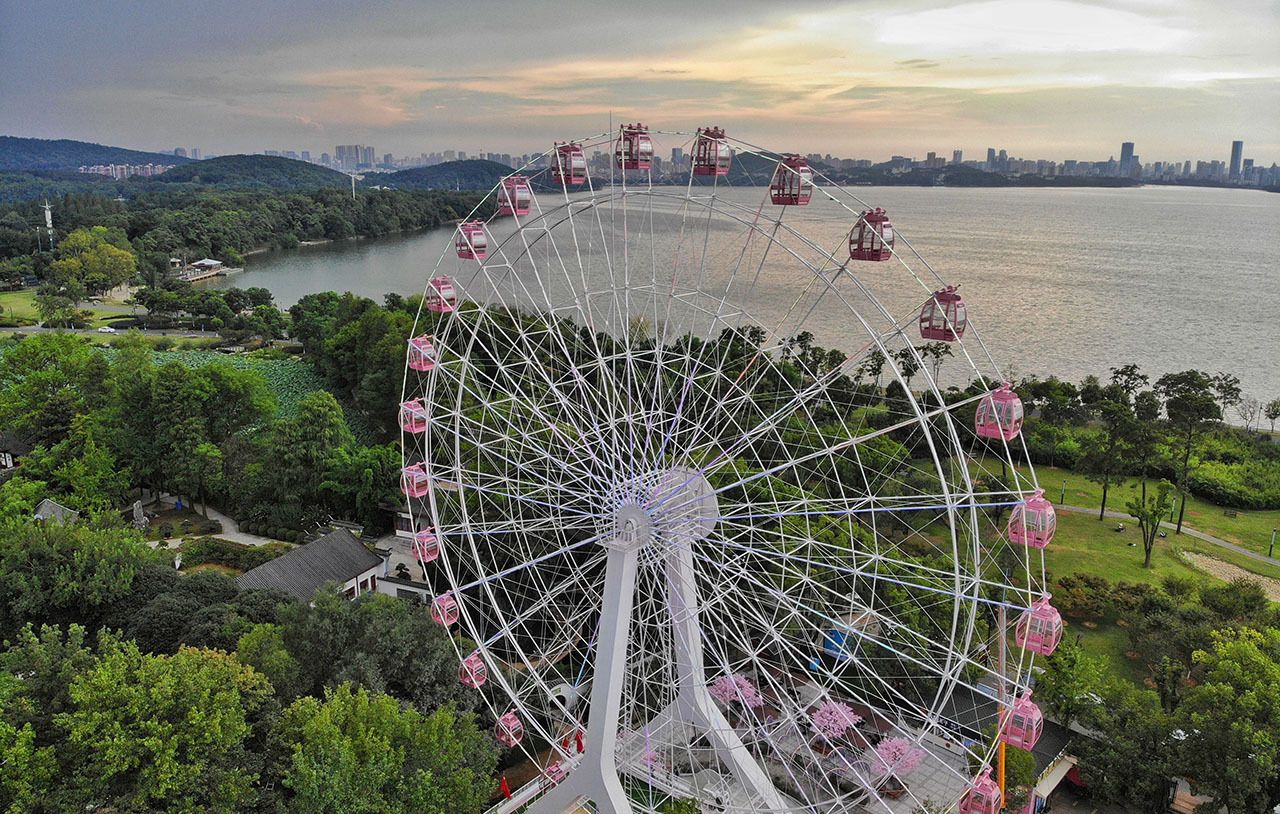 武汉"东湖之眼"摩天轮开放在即