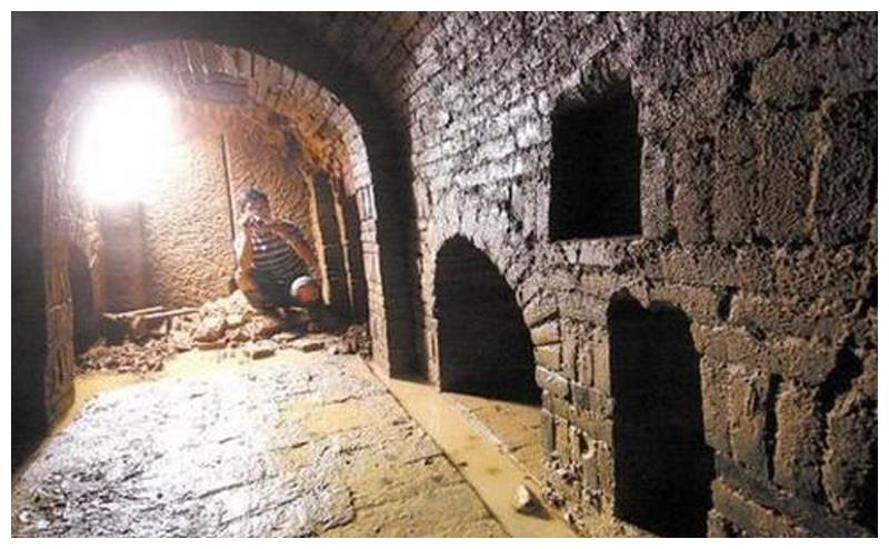 清朝乾隆和康熙的陵墓都被盗了为何只有乾隆墓对外开放