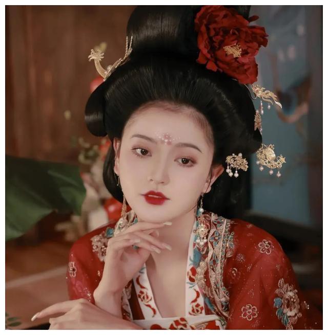 古装女主造型被批不用心,虞书欣吴宣仪发型像女团,衣服袖还镂空