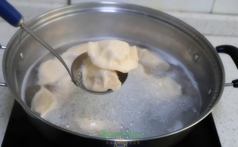 入伏了吃饺子,煮水饺只要记住这3点,不管速冻还是现包一样鲜美