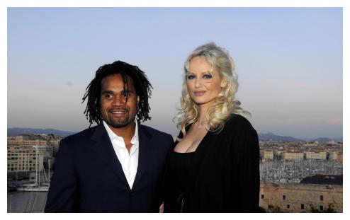 法国国脚第一任妻子腿长1米24,第二任妻子比他小21岁