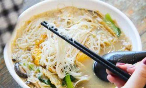 美味的姜汤面汤汁浓郁姜香四溢除湿滋补太好吃
