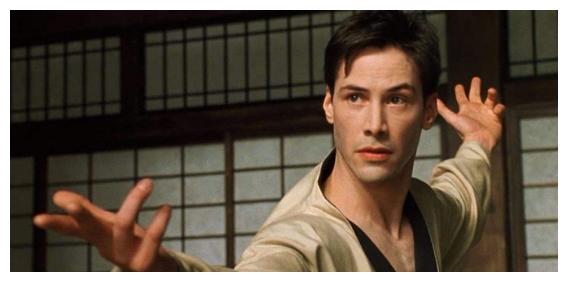 基努里维斯黑客帝国对跨性别群体有多重要导演做出解释