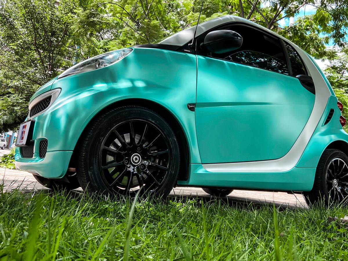 奔驰smart车身改色电光蒂芙尼 电光白 rg瑞集改色膜云南玉溪