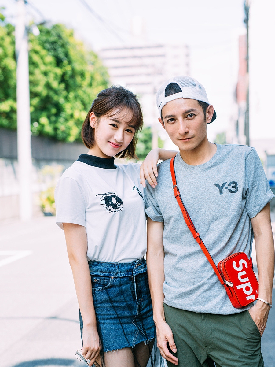 袁冰妍穿t恤玩失踪头戴小黄帽也不丑网友真可爱