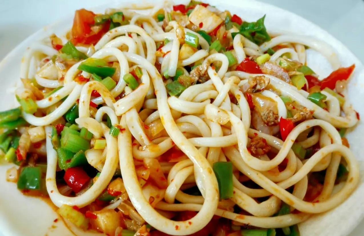 新疆美食拉条子拌面你吃过吗