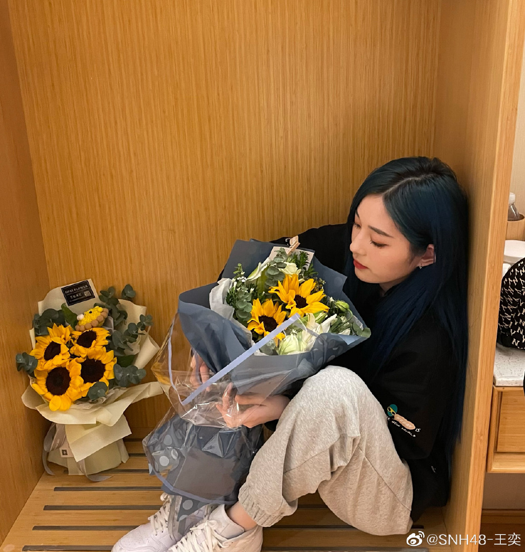 可爱美女snh48-王奕迷人美照很好看