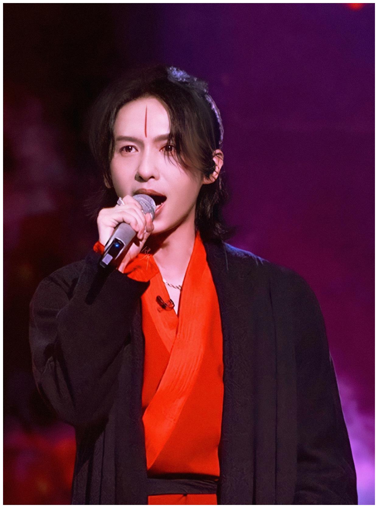 《披荆斩棘的哥哥》张淇深夜晒照秀恩爱,夫妻相好明显!休闲区蓝鸢梦想 - Www.slyday.coM 《披荆斩棘的哥哥》张淇深夜晒照秀恩爱,夫妻相好明显!休闲区蓝鸢梦想 - Www.slyday.coM