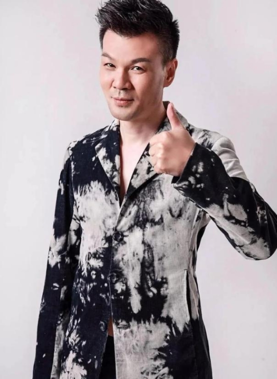 知名主持人李彬术前憔悴清瘦脸部浮肿认不出在病房过节心态好