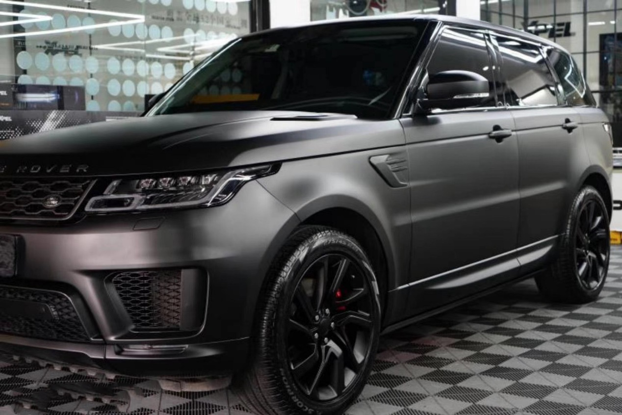 没有品牌和个性怎么在圈子里混?磨砂黑色路虎揽胜就是证明