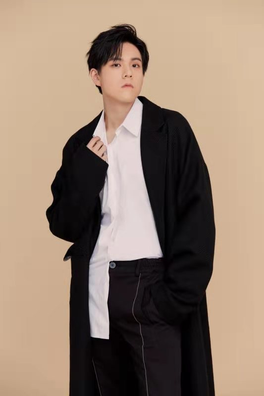 王熙元风衣写真大片轻熟少年绅士沉稳