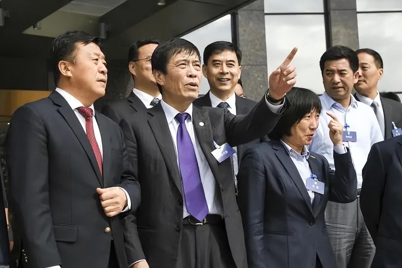 退休前最后一天被查!多位名记暗示杜兆才落网,成体育史第一大鱼|杜兆才|体育史|足协_新浪新闻