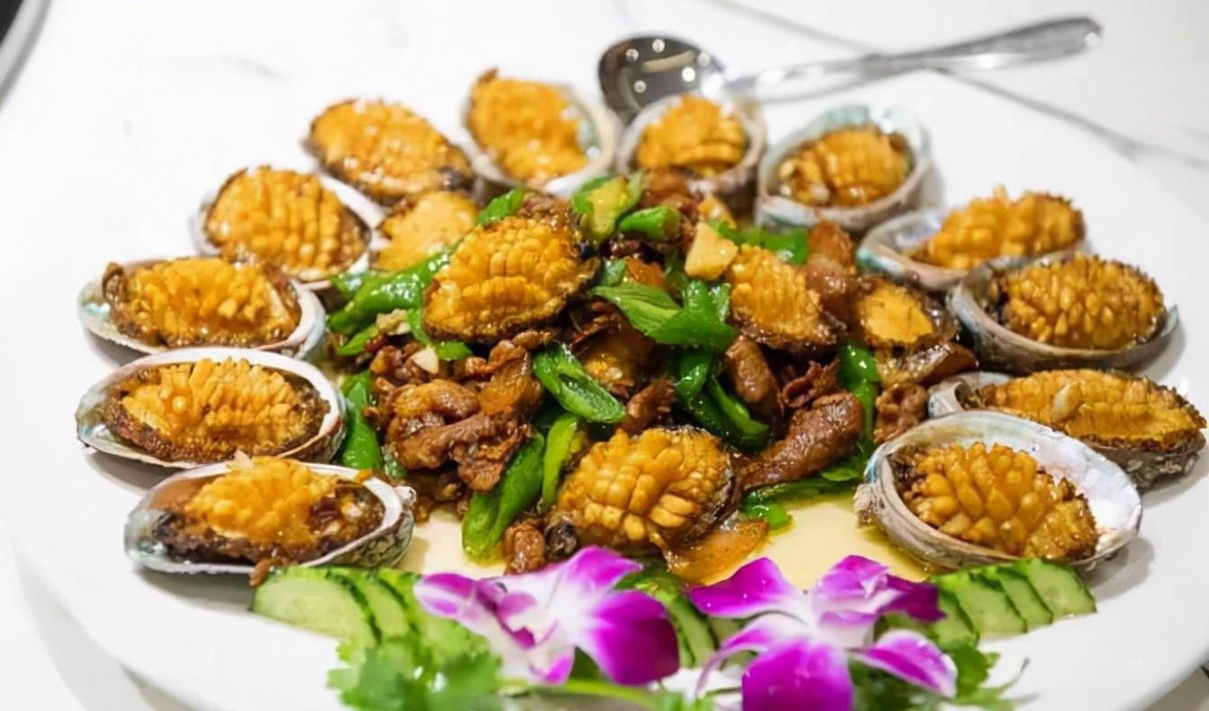 美食推荐香蒜孜然猪肉粒湘式鲍鱼小炒肉手撕菌酥制作方法