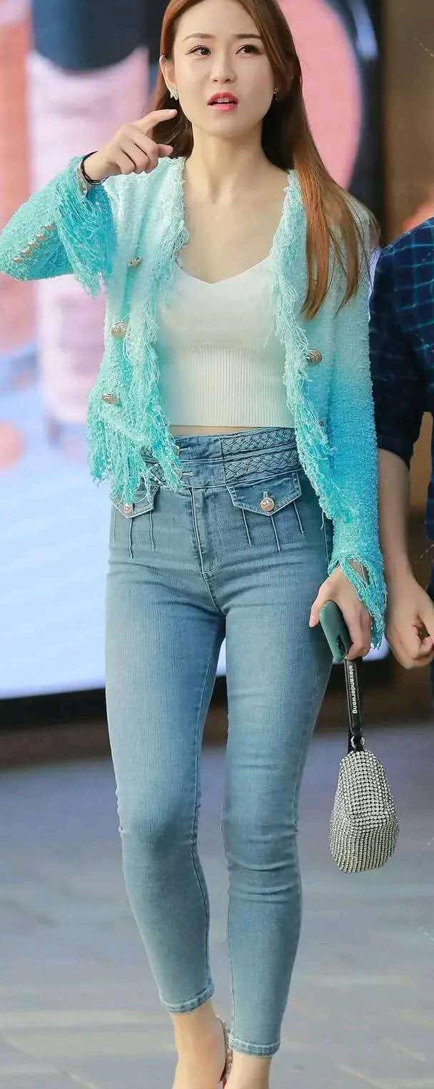 俊秀的美女,高腰牛仔裤配高跟鞋,穿出最美的身段_高清图集_新浪网