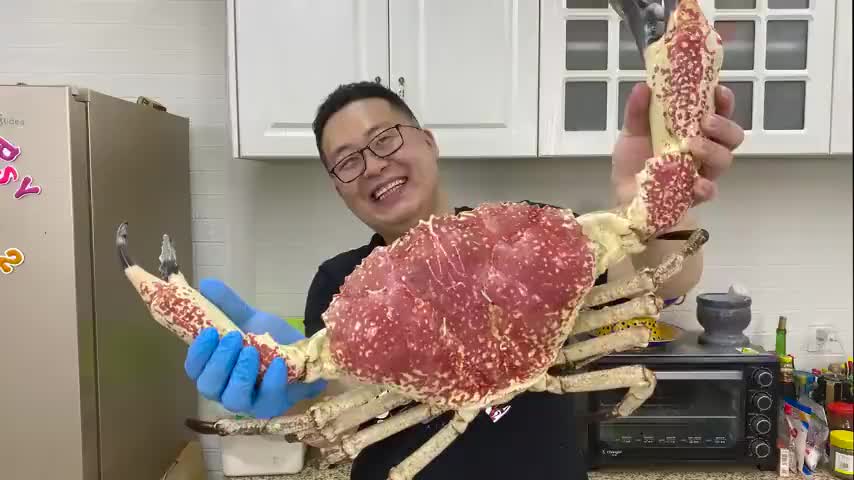 7280买只14斤重的"皇帝蟹"第一次见这么大的螃蟹,果然名不虚传