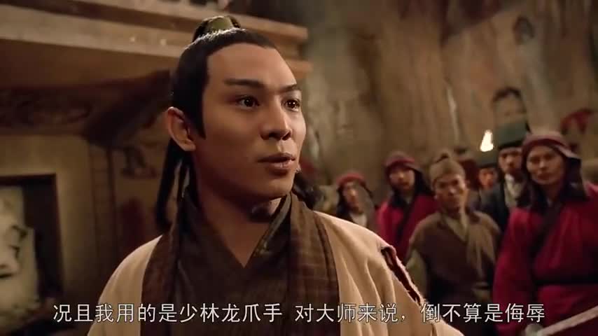 灭绝师太与张无忌比武,张无忌使出乾坤大挪移,顿时夺回了倚天剑