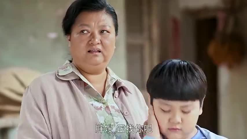 俺娘田小草薛哥好心送受伤小草回家不料却被人说了闲话