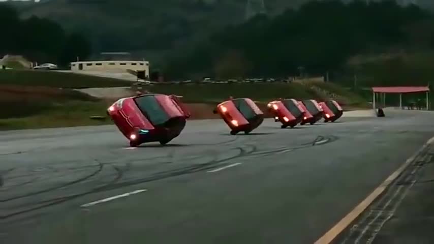 传说中的刀片超车要不是高手谁敢这么玩老司机就是牛