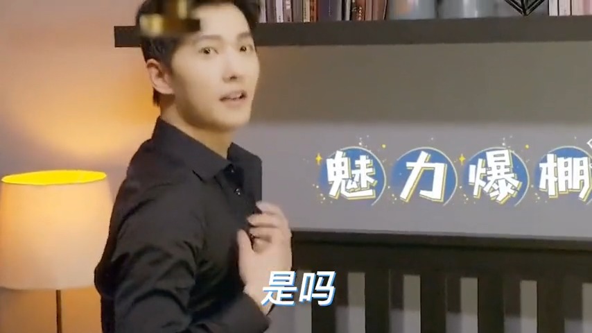 杨洋一把搂住迪丽热巴，谁注意到“热巴腰上”的东西？女明星都懂