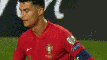 不满被绝杀！36岁C罗怒吼队友+失望蹲下，赛后瘫坐球场低头叹气休闲区蓝鸢梦想 - Www.slyday.coM