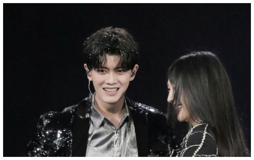 独一无二的任嘉伦牵手乘风破浪的姐姐李菲儿深情演唱独一无二