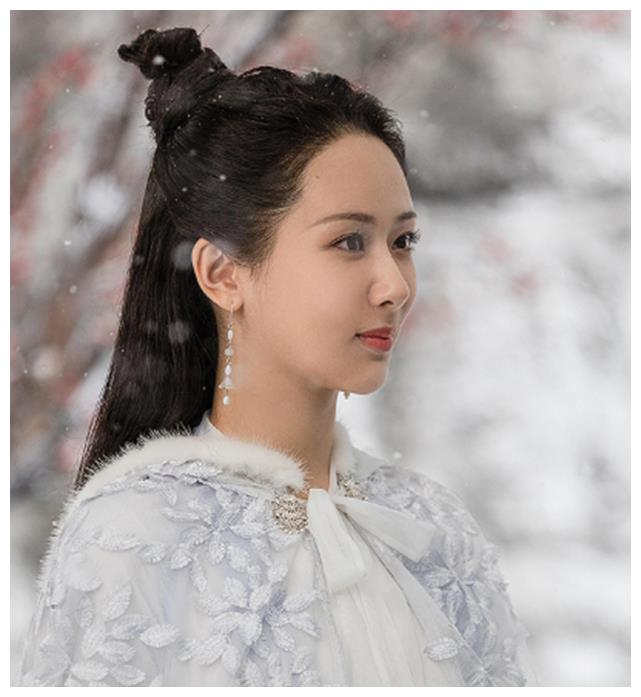 4个版本"白娘子",赵雅芝的最优雅,而杨紫的最可爱