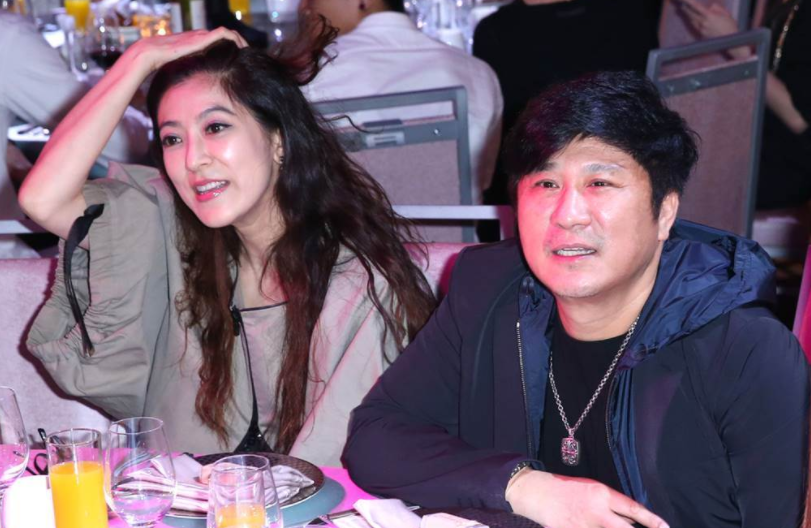 61岁胡瓜近况曝光与前妻同框吃饭丁柔安回应破坏胡瓜家庭