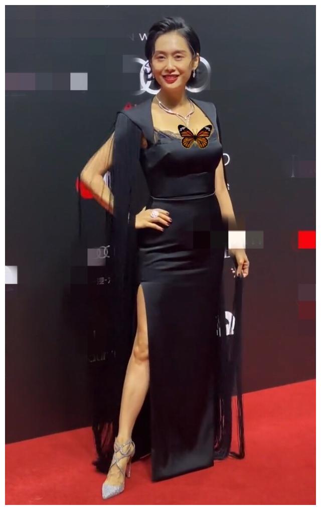 "紫霞仙子"朱茵近照显老态,腰间赘肉突出,皮肤蜡黄面色憔悴