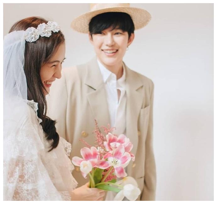 泰娱乐头条——泰国初代cp之aom和tina10年纪念日合体发糖