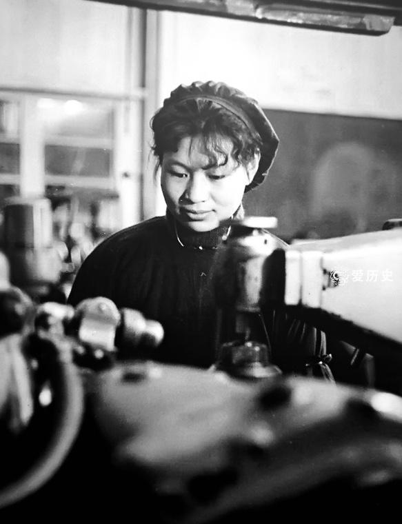 七十年代国营女工的芳华照片一代人容颜老去的背后写满浮沉