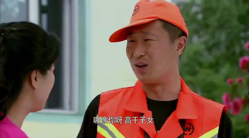 新圣水湖畔,男子刚准备飙歌,却把游客们都吓住了