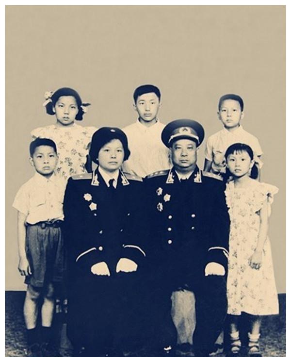 三子贺京生,早年工作于一家国企,如今已经退休的他发起,成立"将军后代