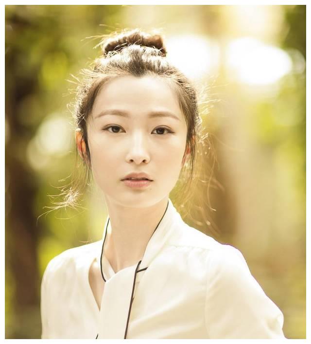 王梓桐,影视女演员,被誉为"素颜美女"|王梓桐|百合|狐影_新浪新闻