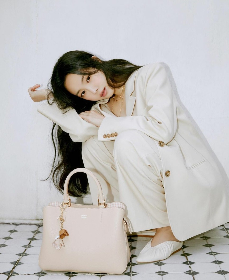 韩国女团apink成员孙娜恩最新代言宣传照曝光