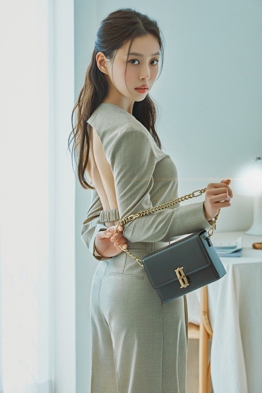 韩国女艺人高敏诗最新代言宣传照曝光