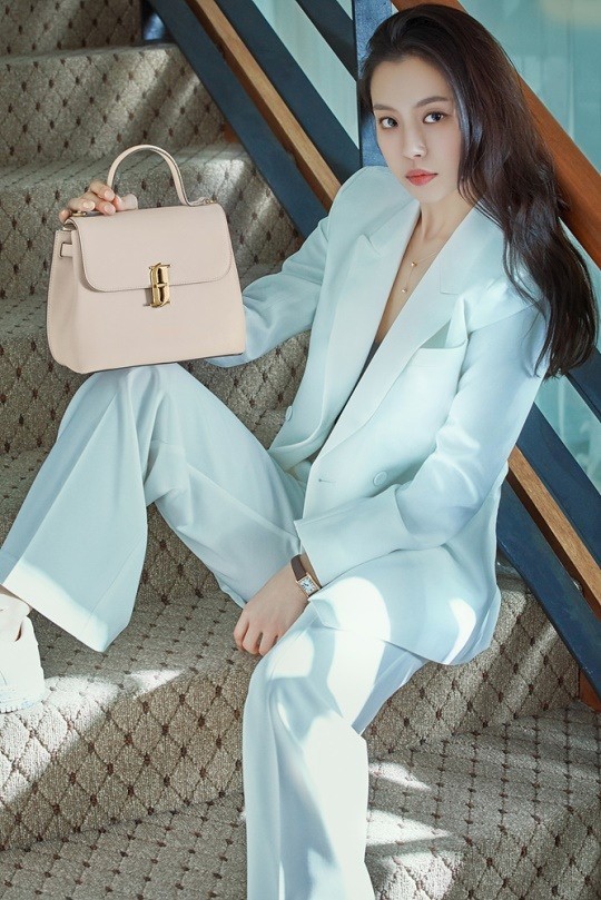 韩国女艺人高敏诗最新代言宣传照曝光