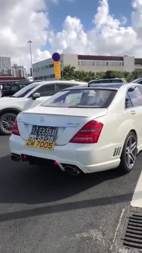 偶遇三牌车,看着就牛逼,这牌应该很贵!