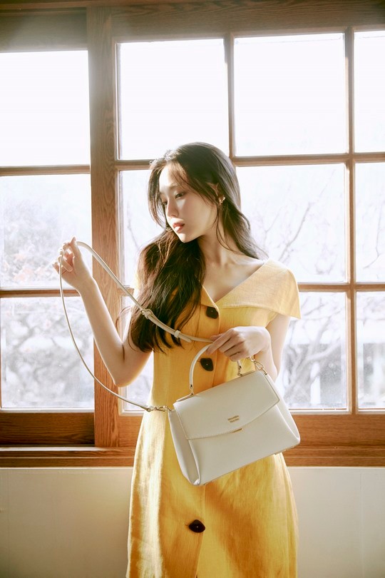 韩国女团apink成员孙娜恩最新代言宣传照曝光