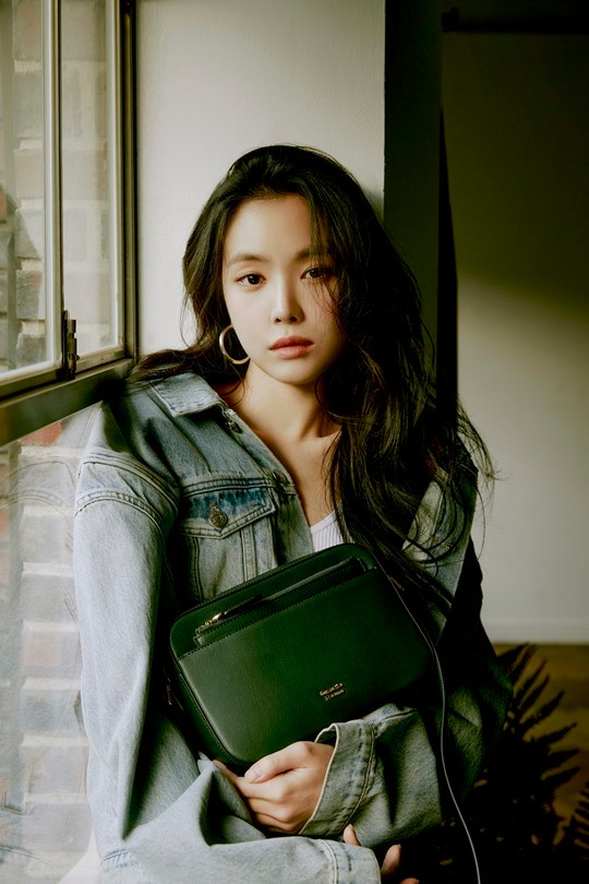 韩国女团apink成员孙娜恩最新代言宣传照曝光