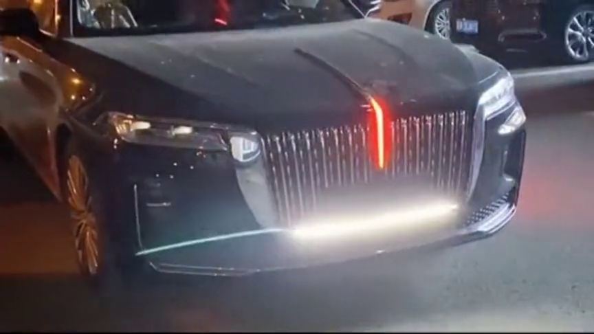 当红旗h9车灯亮起那一刻,这就是质的飞跃!