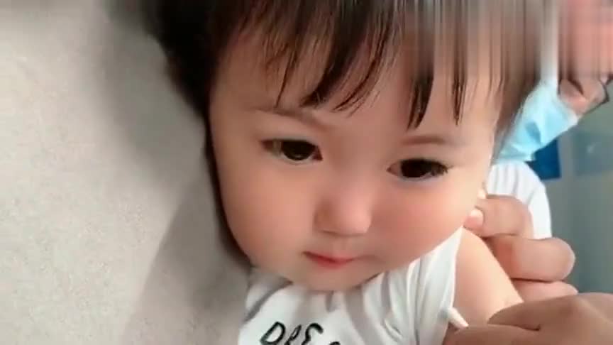 女孩有气势,抱胸看着红队得分,暗自咬牙潮童天下 为您推荐: 超级奶爸