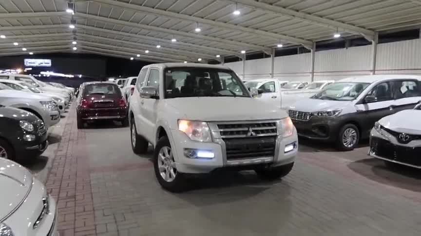 2021款三菱帕杰罗五座版到货打开车门看到配置不要太喜欢了